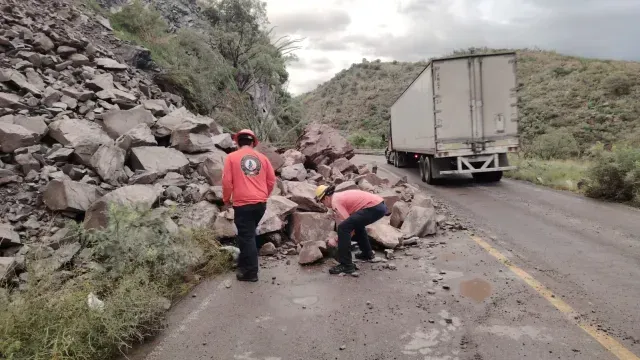 Lluvias e Inundaciones en Sonora: Cierre de Carreteras y Crecida de Arroyos