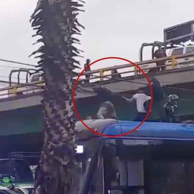 Video: Hombre caminando sobre cables en Azcapotzalco