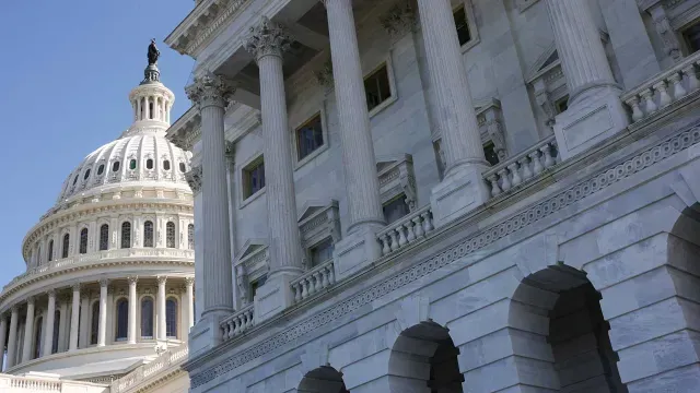 Edificio del Capitolio de EUA en el primer día de un cierre parcial del gobierno. Foto: Reuters