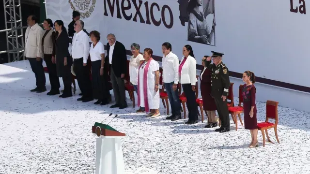 Integrantes de los tres poderes de la Unión y mandatarios de las entidades acompañaron a Sheinbaum en su informe de rendición de cuentas a un año de gobierno.