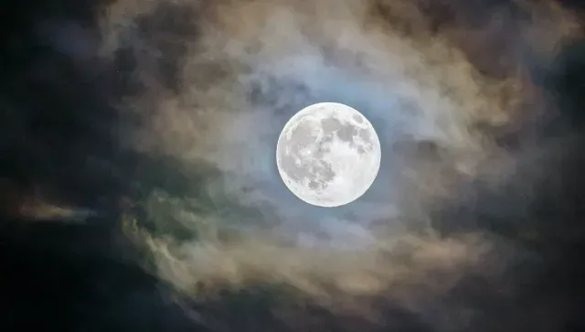 Superluna Octubre 2025: Mejor Hora para Ver la Luna Llena Octubre