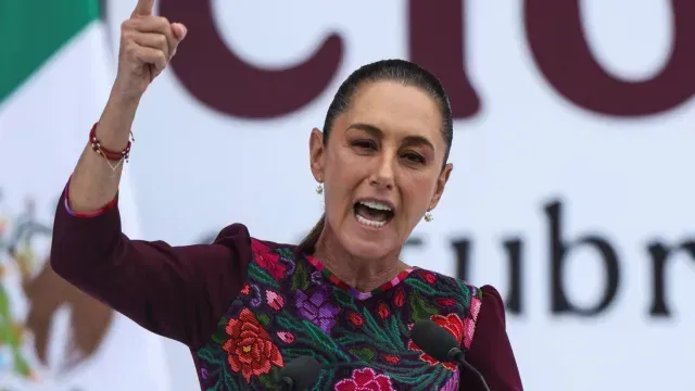 "Los gobiernos pasados dejaron una deuda maldita y corrupta", Sheinbaum