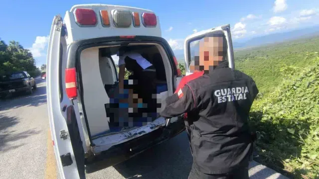 Rescatan a Familia que Cayó a Barranco en Tamaulipas