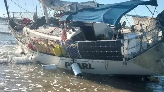 Rescatan a Familia de Argentina a la Deriva en Playa El Mezquital