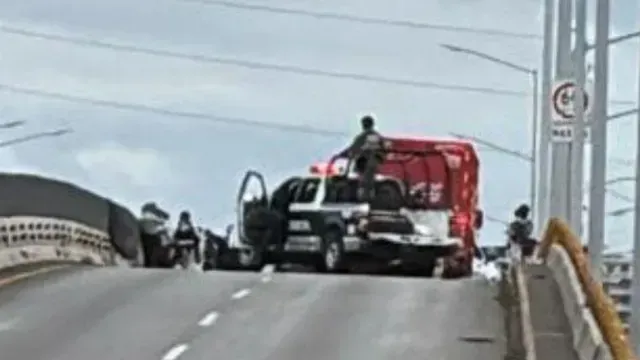 Uno de los elementos de la Guardia Nacional fue llevado al hospital. Foto: Nmás Bajío