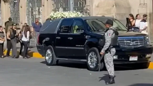 Edgar Molina acababa de diseñar y hacerle un vestido a la gobernadora de Guanajuato. Foto: Nmás Bajío
