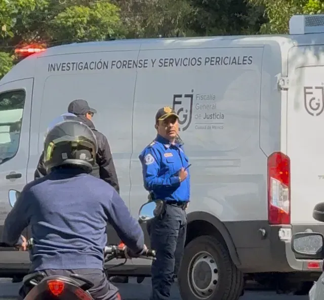 Servicios periciales acuden a escuela Secundaria Técnica 70, en Iztapalapa. Foto: N+