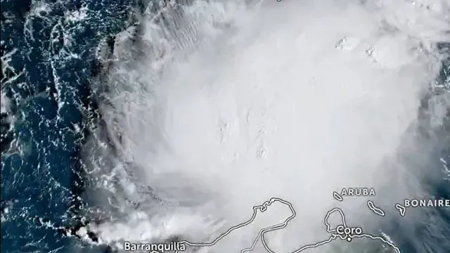 Tormenta Melissa vista desde el espacio. Foto: X @zoom_earth