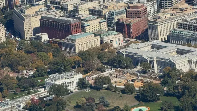 Vista aérea que muestra la demolición del Ala Este de la Casa Blanca. Foto: Reuters