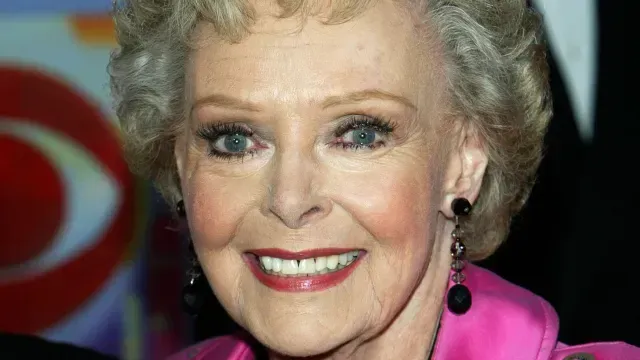 June Lockhart en la inauguración del espectáculo Cavalia.