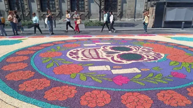 Cuándo y A Qué Hora Encienden Alumbrado de Día de Muertos del Zócalo CDMX: Así Será