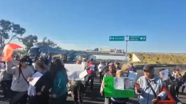 Bloqueo en autopista Vía Atlixcáyotl a la altura de la desviación a la Siglo XXI. Foto: N+