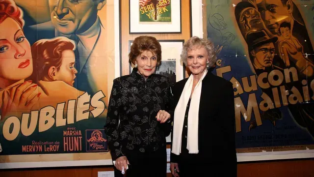 June Lockhart en la inauguración de la exposición de la Academia de Artes y Ciencias Cinematográficas.