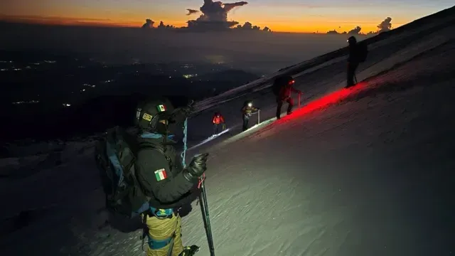 Por la noche se finalizó la emergencia por el accidente de los alpinistas. Foto: Socorro Alpino