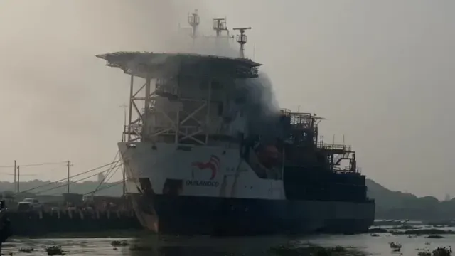 se incendio buque Blue Phoenix en Villa Allende en el Sur de Veracruz. Foto: Mónica Ricardez | N+
