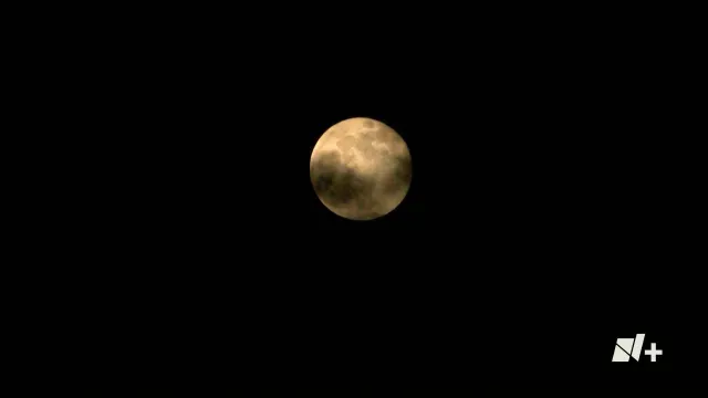 Fue aproximadamente a las 18:00 horas, cuando comenzaba a emerger el satélite natural. Foto: Javier Maldonado | N+