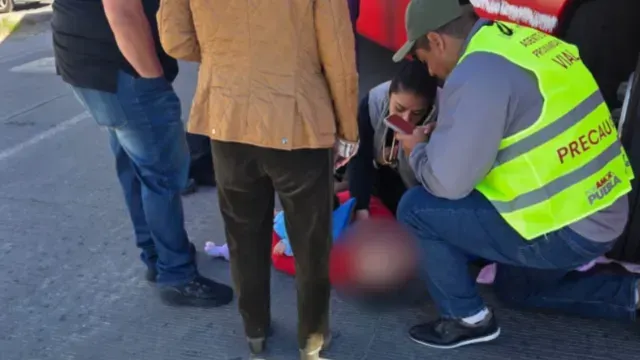 Madre e hija fueron atropelladas por un autobús de pasajeros en Puebla. Foto: X @ciudadano_pue