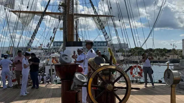 Buque Cuauhtémoc en Cozumel