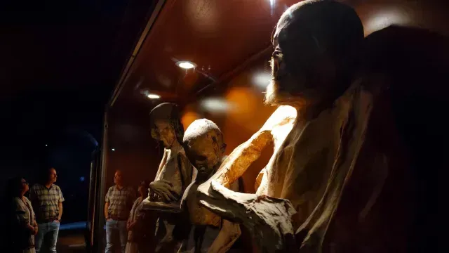 Turistas acudieron al Museo de las Momias de Guanajuato a apreciar el conjunto de varios cuerpos momificados. Foto: Cuartoscuro
