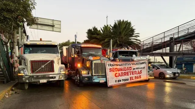 Transportistas y agricultores realizan megabloqueo nacional en autopistas. Foto: X @ciudadano_pue