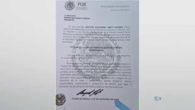 Documento en el que queda se designa a Ernestina Godoy como encargada de despacho en FGR.