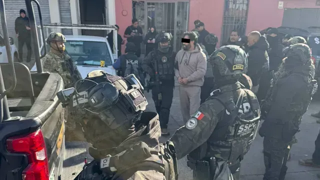 Traslado de "Limones", sujeto detenido en Durango. Foto: SSPC