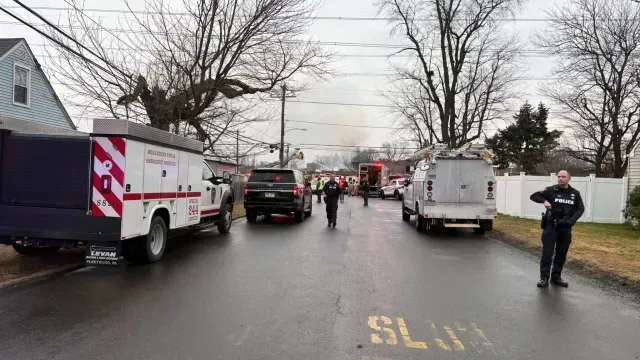 Autoridades atienden el incendio y explosión del asilo de ancianos en Bristol, Pensilvania. Foto: @Silver Lake Nursing Home