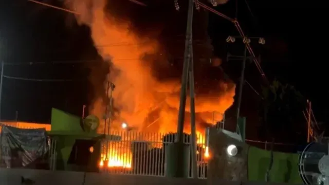 Incendio en Central de Abastos de Huixcolotla. Foto: Facebook Tecamachalco y Región 2021
