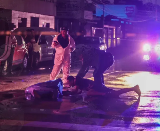 Hombre Muere Electrocutado al Caerle un Cable de Luz Mientras Caminaba