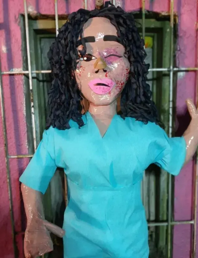 Piñata de Paolita Suárez Golpeada Genera Indignación en Redes Sociales
