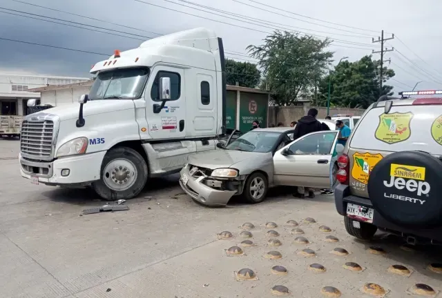 El incidente vial se suvitó la tarde este martes sobre la avenida Armada de México conocida como “La Carretera Vieja” o “Antigua Carretera Tamico – Mante”