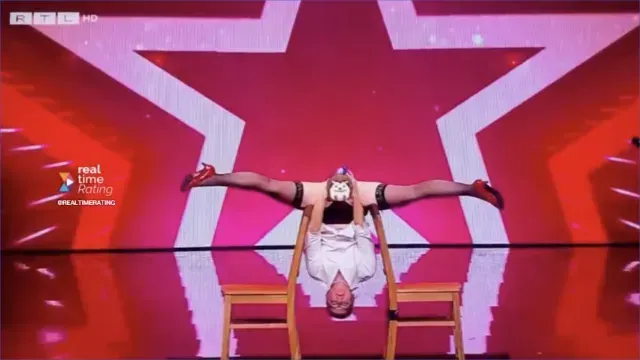 Mujer toca flauta con genitales en el programa Das Supertalent