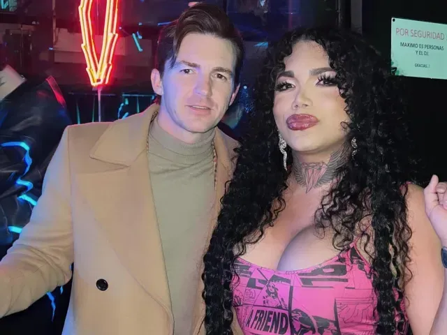 Drake Bell y Paola Suárez en una foto juntos
