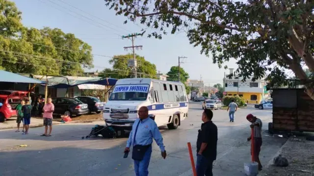 La mujer resultó con fracturas expuestas en piernas y brazos.