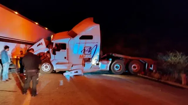Derrapa Tráiler en Carretera Estatal 126 Rumbo Nuevo en Jaumave Tamaulipas
