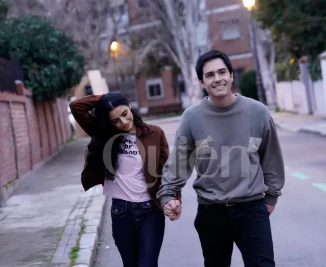 Captan a Aislinn Derbez y a Mauricio Ochmann en Madrid