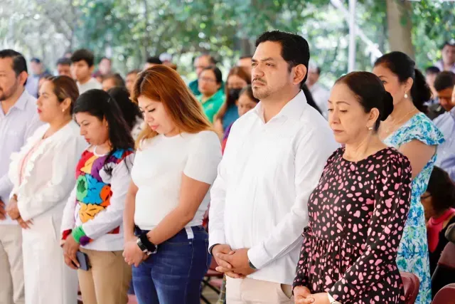 Omar Pérez, director estatal de aguas de Oaxaca, en misa para pedir lluvia
