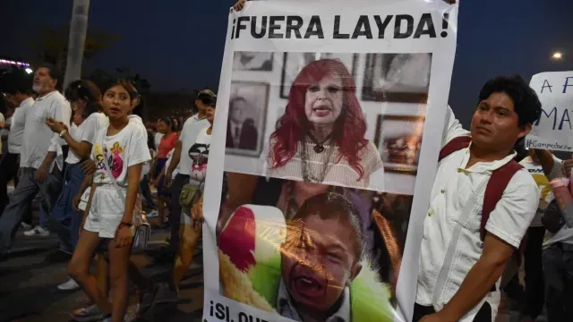 Marcha a favor de policías piden salida de la gobernadora de Campeche