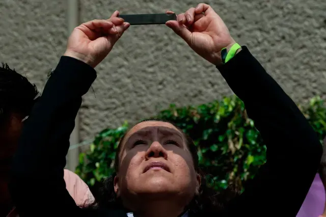 La observación directa de un eclipse solar puede causar daños permanentes en la visión