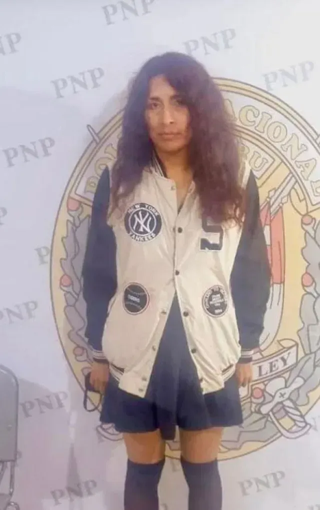Hombre Se Disfraza de Colegiala para Acosar Alumnas en Perú