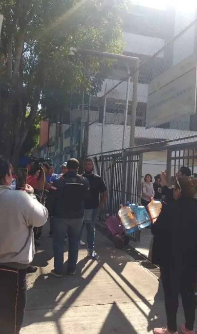 Alumno de Secundaria Amenaza con Pistola a Compañeros de Salón en la GAM