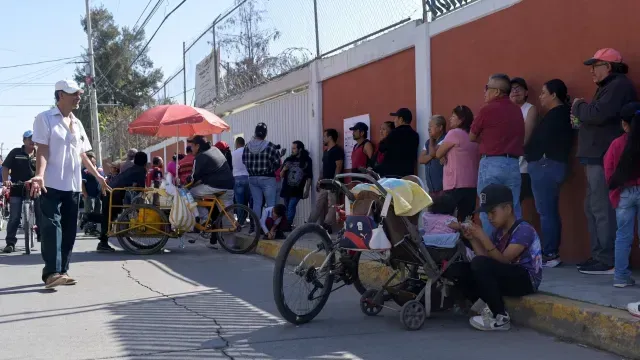 Mexicanos votando este 2 de junio
