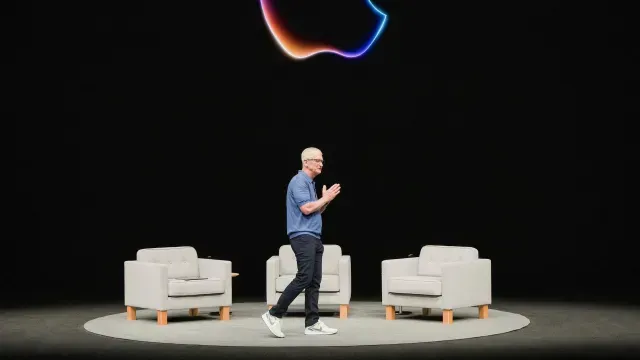 Tim Cook, CEO de Apple, durante la conferencia WWDC 2024