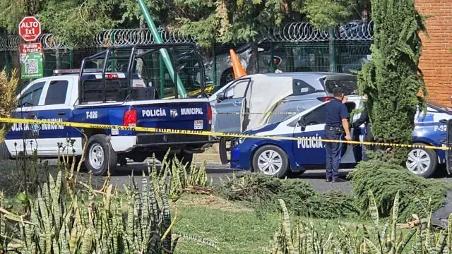La zona fue acordonada por policías tras la balacera frente al colegio: Foto: Genaro Zepeda | N+