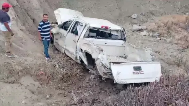 Camioneta Derrapa y Cae a Barranco en Tula, Tamaulipas