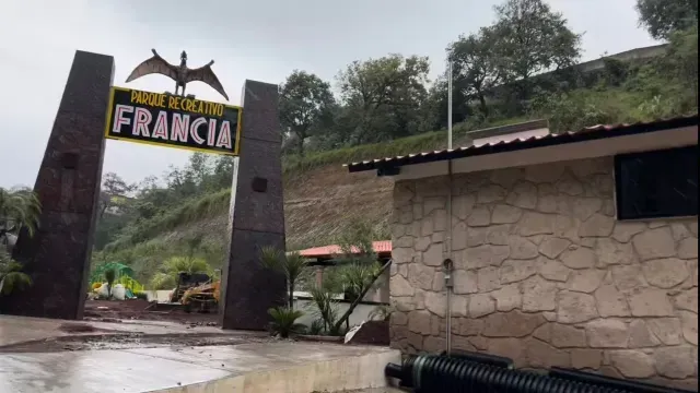 Dinosaurios gigantes será el nuevo atractivo turístico en Tezitlán. Foto: Redes Sociales