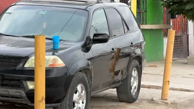 Por lo menos 15 disparos de arma de fuego impactaron en contra del vehículo y la vivienda. Foto: N+