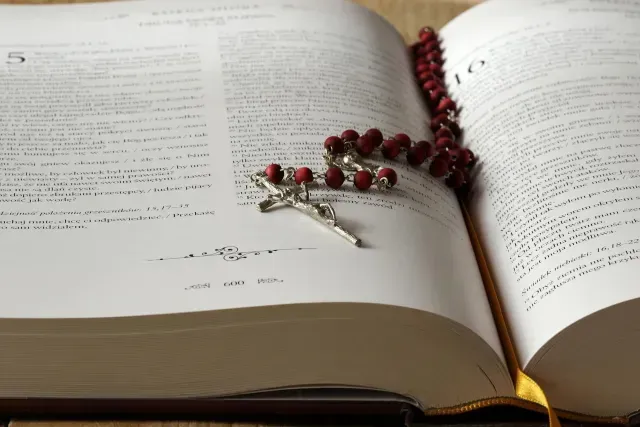 Ahora Nuevo León cuenta con dos exorcistas ante la alta demanda de exorcismos