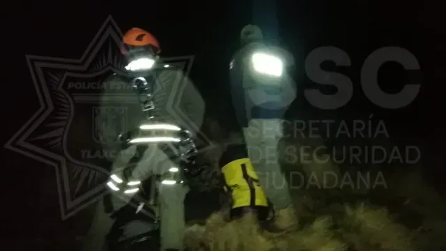 Los excursionistas estaban atrapados al fondo de una barranca en La Malinche. Foto: SSP Tlaxcala