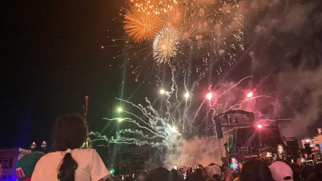 Fuegos Artificiales y un Show Musical Amenizaron el Grito de Independencia en Chihuahua